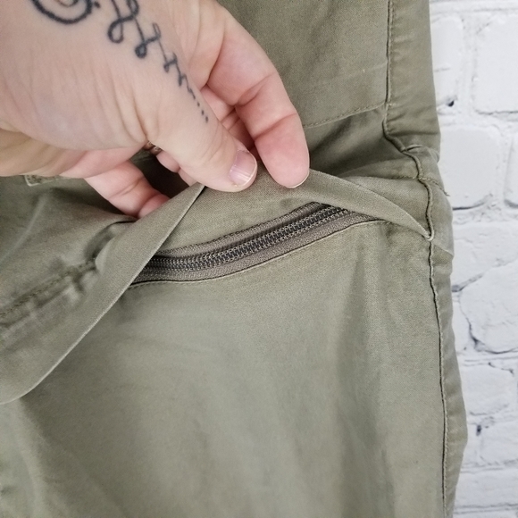 CABELA'S | convertible zip off utility shorts pant - Picture 3 of 9